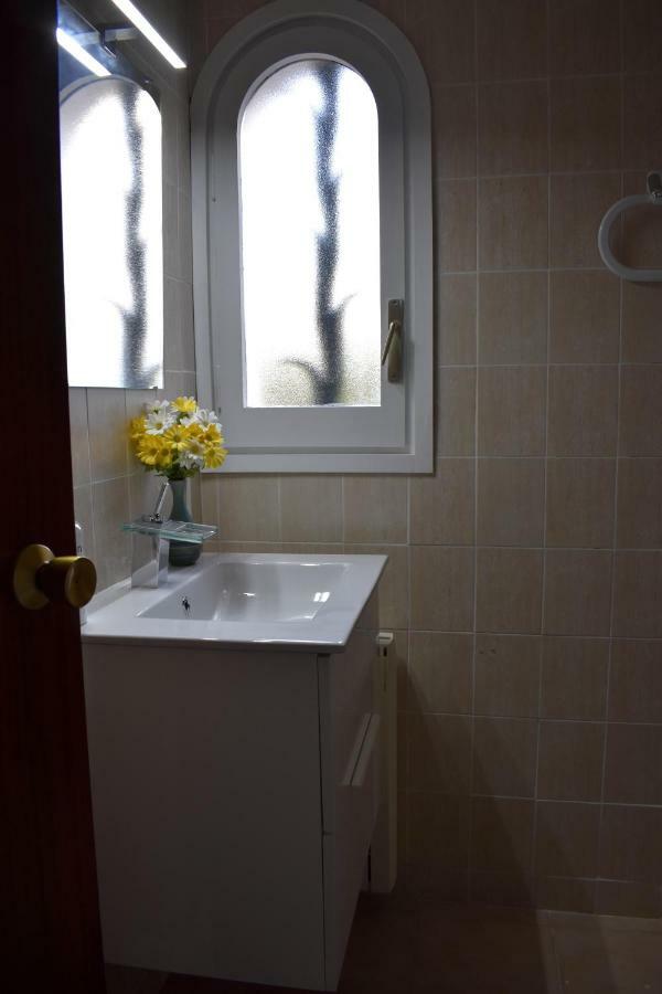 Magnolia, Habitacion Matrimonial Con Bano Uso Privado, En Casa Compartida Lejlighed Palafrugell Eksteriør billede
