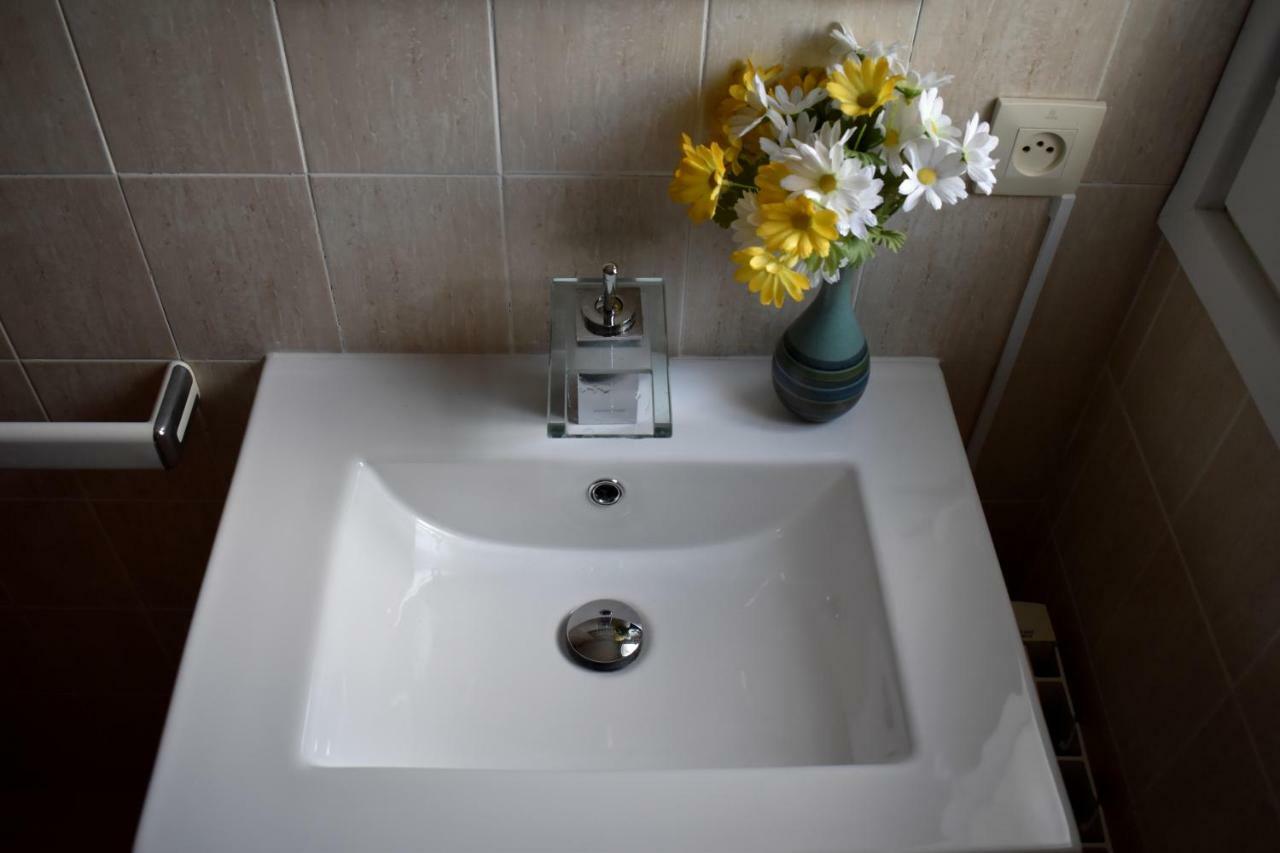 Magnolia, Habitacion Matrimonial Con Bano Uso Privado, En Casa Compartida Lejlighed Palafrugell Eksteriør billede
